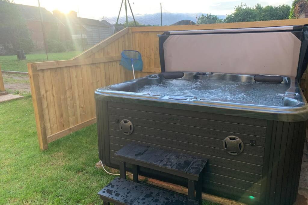 Countryside Annexe, With Hottub, Sleeps Up To 4 Apartment Durston ภายนอก รูปภาพ